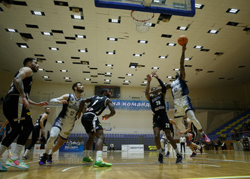 "Харьковские Соколы" в овертайме победили "Мавп" на выезде "Харьковские Соколы" в овертайме победили "Мавп" на выезде