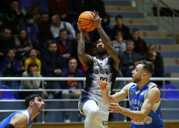 "Харьковские Соколы" второй раз в сезоне одолели "Николаев"