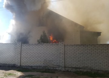 Харьковский район: спасатели локализовали пожар в двухэтажном частном жилом доме