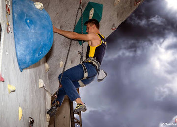 Харьковский скалолаз везет домой "серебро" с Кубка Европы Харьковский скалолаз везет домой "серебро" с Кубка Европы