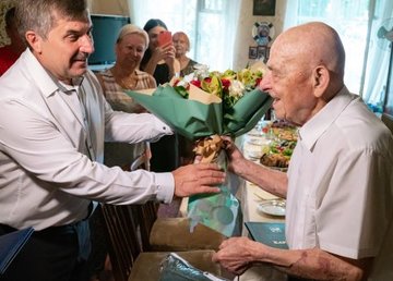 Харьковский ветеран отметил 100-летний юбилей  Харьковский ветеран отметил 100-летний юбилей