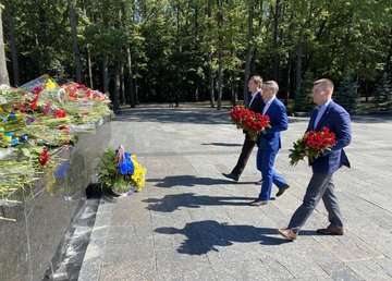 Харькову - 366!