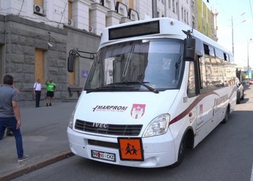 Харькову передали автобус и гуманитарную помощь из Словении Харькову передали автобус и гуманитарную помощь из Словении