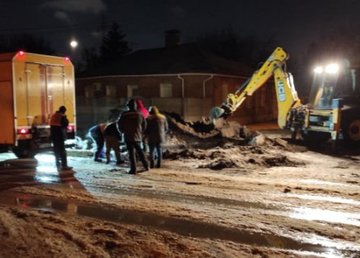 «Харьковводоканал» оперативно устраняет повреждения на улице Варваровской