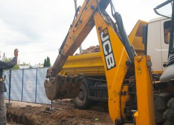 «Харьковводоканал» перекладывает сети в Орском переулке 