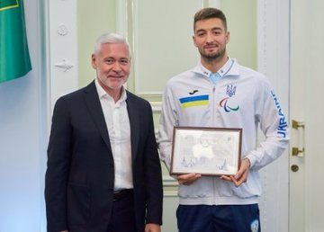 Игорь Терехов наградил харьковских паралимпийцев Игорь Терехов наградил харьковских паралимпийцев