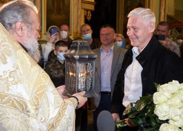 Игорь Терехов передал частицы Благодатного огня в храмы Харькова