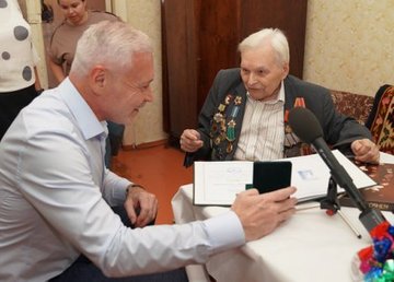 Игорь Терехов посетил на дому ветерана-освободителя Харькова
