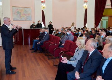 Игорь Терехов поздравил энергетиков с профессиональным праздником