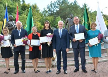 Игорь Терехов поздравил коллектив фармуниверситета с профессиональным праздником Игорь Терехов поздравил коллектив фармуниверситета с профессиональным праздником