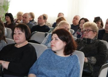 Игорь Терехов поздравляет работников социальной сферы