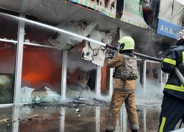 Игорь Терехов – работникам ГСЧС: Низкий вам поклон за спасенные жизни харьковчан! Игорь Терехов – работникам ГСЧС: Низкий вам поклон за спасенные жизни харьковчан!