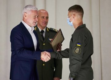 Игорь Терехов вручил награды сотрудникам Академии Нацгвардии Игорь Терехов вручил награды сотрудникам Академии Нацгвардии