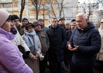 Игорь Терехов встретился с жильцами одной из самых разрушенных многоэтажек в Салтовском районе Игорь Терехов встретился с жильцами одной из самых разрушенных многоэтажек в Салтовском районе