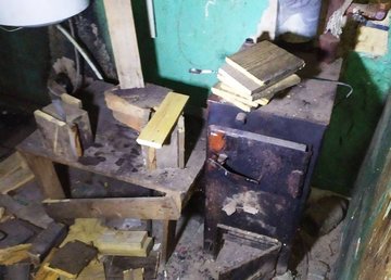 Индустриальный район: нарушение правил пожарной безопасности при эксплуатации печного отопления привело к пожару, пострадал мужчина