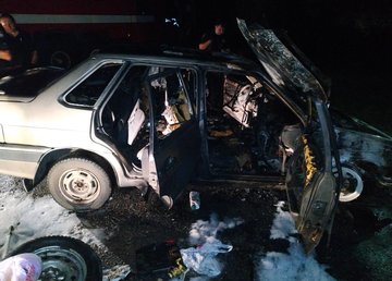 Индустриальный район: спасатели потушили пожар в автомобиле