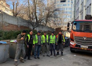 Из Харькова бесперебойно вывозят мусор Из Харькова бесперебойно вывозят мусор