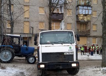 Из Харькова за месяц вывезли 140 тысяч кубометров мусора Из Харькова за месяц вывезли 140 тысяч кубометров мусора