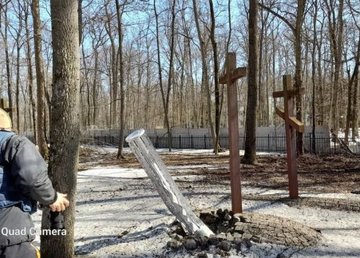 Из-за обстрелов Харькова пострадали девять кладбищ и Мемориал жертвам тоталитаризма Из-за обстрелов Харькова пострадали девять кладбищ и Мемориал жертвам тоталитаризма