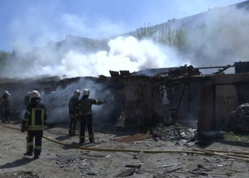 Из-за обстрелов пожары произошли в трех районах Харькова Из-за обстрелов пожары произошли в трех районах Харькова