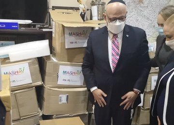 Израиль передал Харькову аппарат ИВЛ и защитные костюмы Израиль передал Харькову аппарат ИВЛ и защитные костюмы