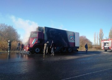 Изюмские спасатели спасли грузовой автомобиль и его груз Изюмские спасатели спасли грузовой автомобиль и его груз
