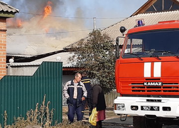 Изюмский район: в результате пожара сгорело 4 автомобиля и мотоцикл Изюмский район: в результате пожара сгорело 4 автомобиля и мотоцикл