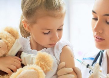 Как переселенцам и беженцам получить прививочную карту ребенка