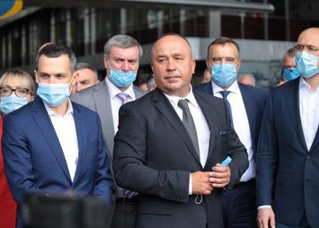 Каждое рабочее место на авиастроительном заводе - 50 рабочих мест в смежных отраслях. Денис Шмыгаль Каждое рабочее место на авиастроительном заводе - 50 рабочих мест в смежных отраслях. Денис Шмыгаль