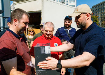 Kharkiv IT Cluster передал хирургам Харьковской областной клинической больницы AR-очки для проведения сложных операций Kharkiv IT Cluster передал хирургам Харьковской областной клинической больницы AR-очки для проведения сложных операций