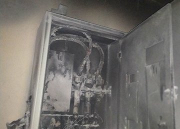 Киевский район: во время пожара в 17-ти этажке пожарные эвакуировали 20 человек Киевский район: во время пожара в 17-ти этажке пожарные эвакуировали 20 человек