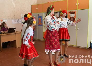 Коллектив полицейского театра «Дети будущего» посетил школы-интерната в Харькове