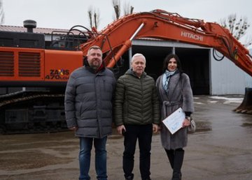 Коммунальщики получили технику от японской компании Коммунальщики получили технику от японской компании