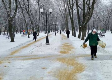 Коммунальщики устраняют последствия непогоды в Харькове