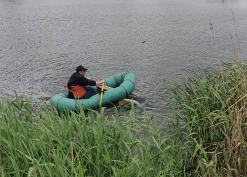 Купянский район: спасатели достали из воды тело погибшей женщины Купянский район: спасатели достали из воды тело погибшей женщины