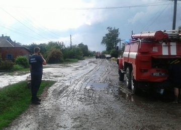 Купянский район: спасатели помогли ликвидировать последствия сильного ливня Купянский район: спасатели помогли ликвидировать последствия сильного ливня