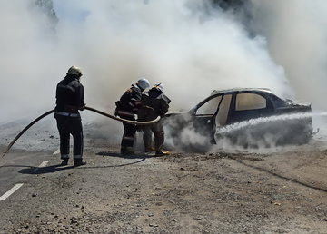 Купянский район: во время движения загорелся легковик Купянский район: во время движения загорелся легковик