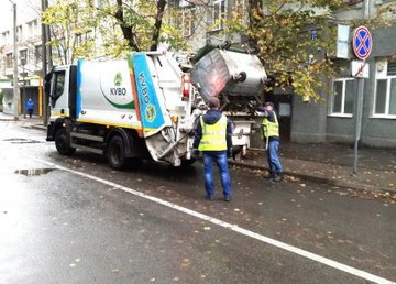 КВБО поддерживает чистоту на центральных улицах Харькова КВБО поддерживает чистоту на центральных улицах Харькова