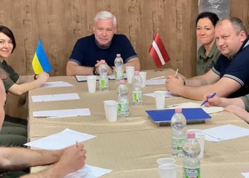 Латвия продолжит оказывать военную помощь Харькову
