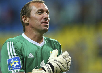 Легендарный голкипер снова станет в ворота Легендарный голкипер снова станет в ворота