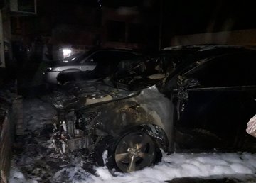 Лозовский район: на парковке вблизи жилой многоэтажки горел автомобиль Лозовский район: на парковке вблизи жилой многоэтажки горел автомобиль