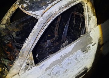 Лозовский район: вблизи жилой многоэтажки горел автомобиль Лозовский район: вблизи жилой многоэтажки горел автомобиль