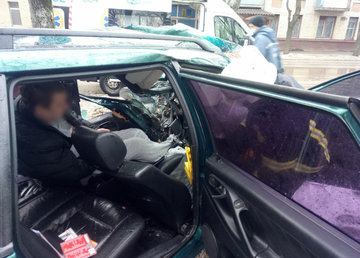 м. Харьков: спасатели оказали помощь пострадавшему при ДТП м. Харьков: спасатели оказали помощь пострадавшему при ДТП