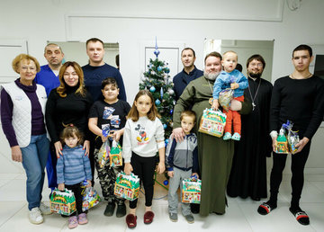 Маленьких пацієнтів Харківської обласної дитячої клінічної лікарні привітали з Днем Святого Миколая