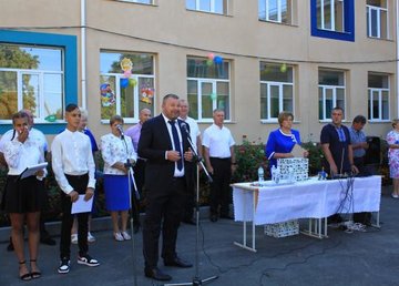 Михаил Харнам поздравил с Днем знаний учеников Пархомовского лицея