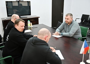 Михайло Харнам зустрівся з чеськими волонтерами
