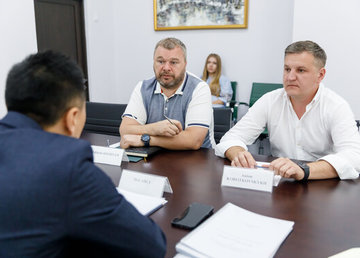 Михайло Харнам зустрівся з представником китайської будівельної компанії