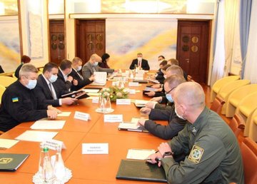 Министр внутренних дел провел в Харьковской областной администрации координационный совет с силовиками Министр внутренних дел провел в Харьковской областной администрации координационный совет с силовиками