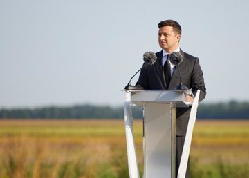 Мы вместе поднимаем флаг и должны поднимать Украину – только вместе и только вверх. Владимир Зеленский Мы вместе поднимаем флаг и должны поднимать Украину – только вместе и только вверх. Владимир Зеленский