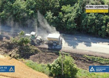 На 32-километровом участке дороги Золочев - Максимовка разрыхлили более 20 км слоя имеющегося покрытия На 32-километровом участке дороги Золочев - Максимовка разрыхлили более 20 км слоя имеющегося покрытия